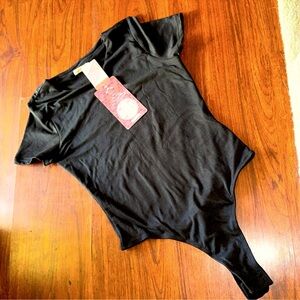 BNWT Heart and Hips black bodysuitt short sleeveeve size Medium